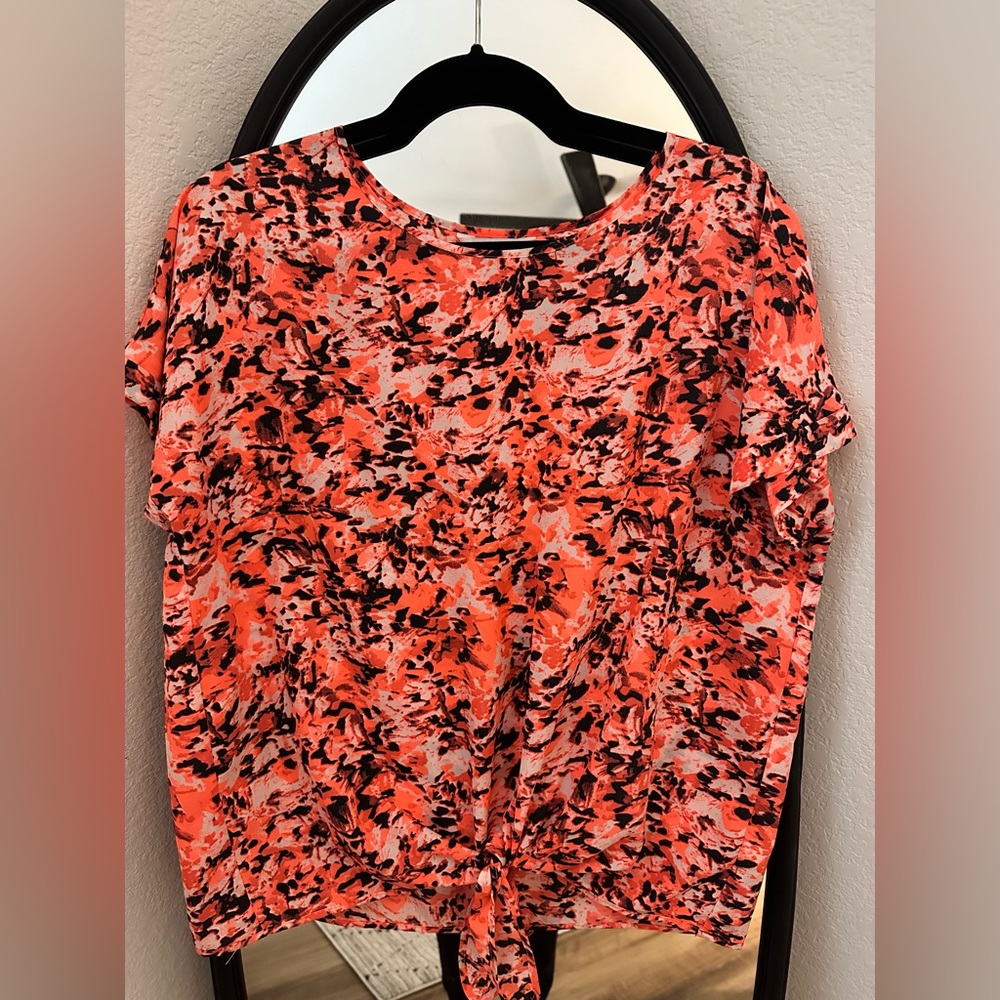 Charming Charlie Medium Pink/Orange knotted top